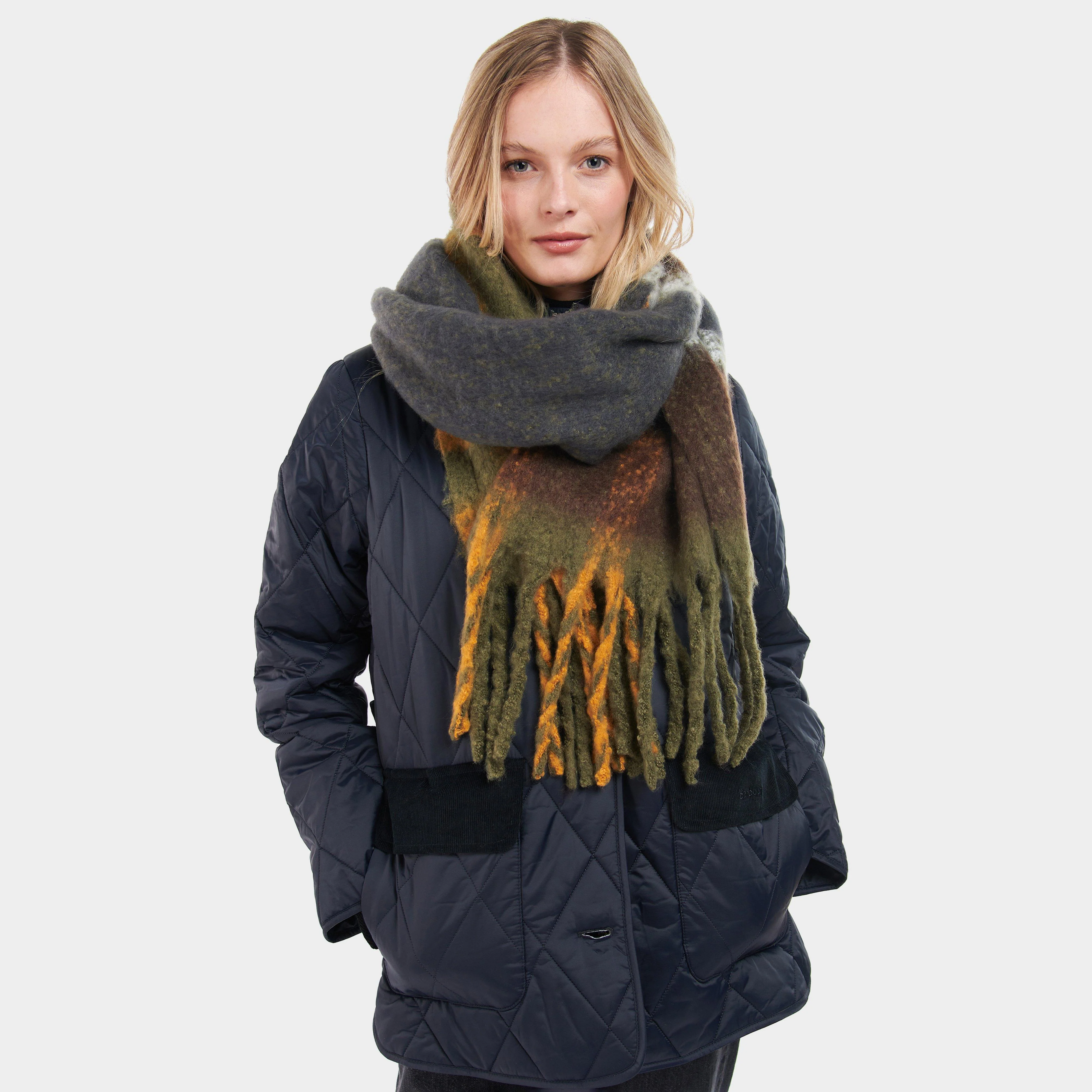 Isla Tartan Boucle Scarf Classic - Image 4