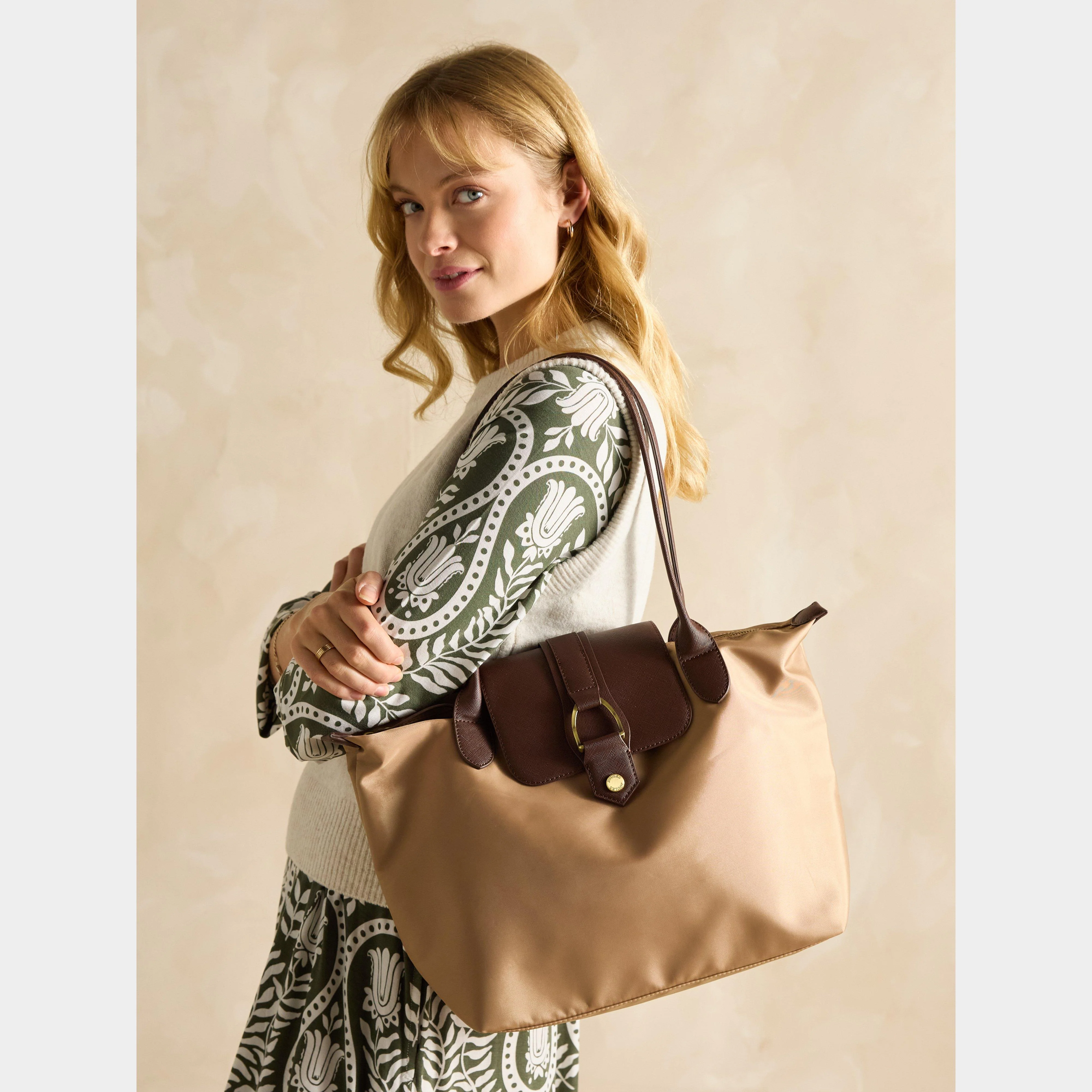 Edie Nylon Tote Neutral - Image 6