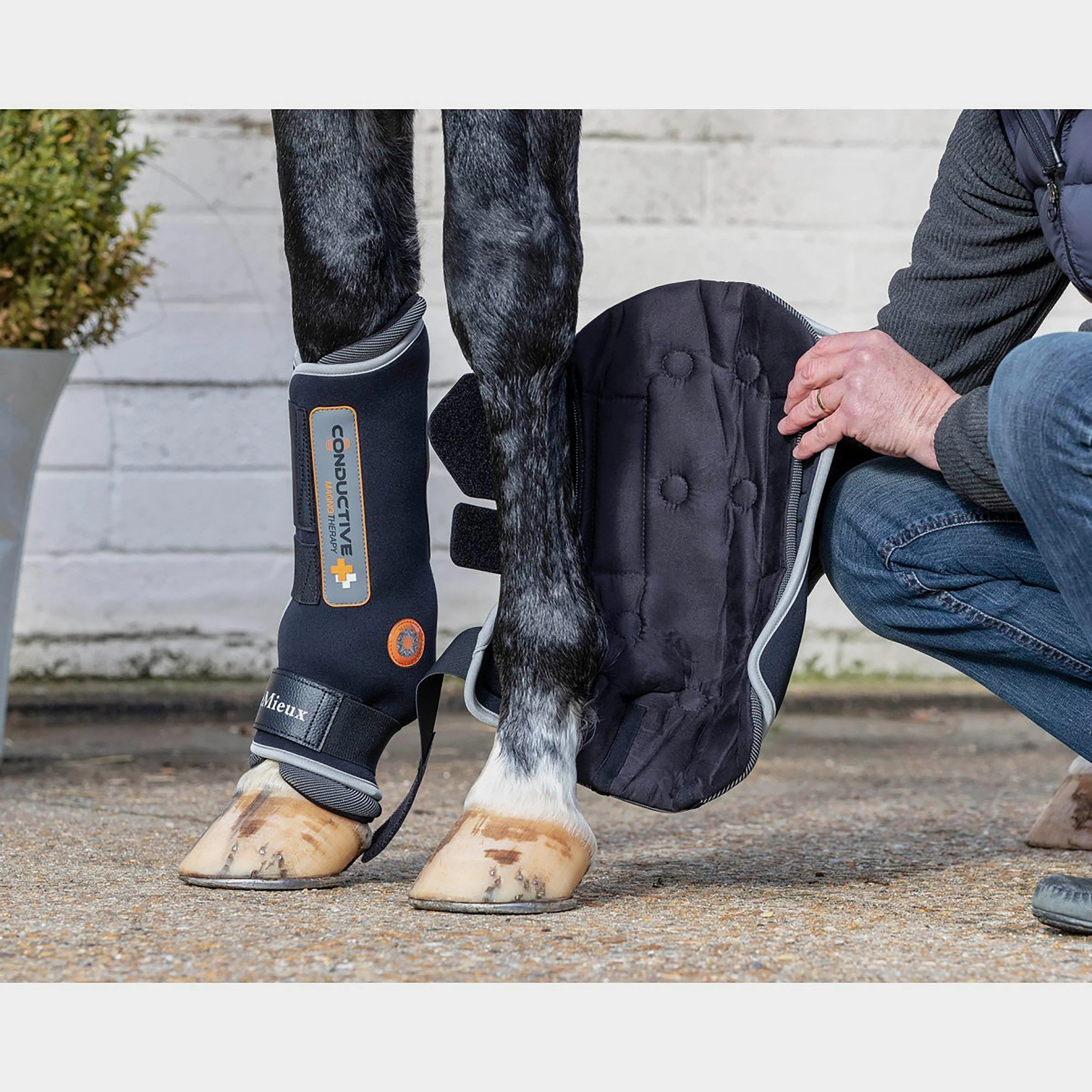 Conductive Magno Boots Black - Image 3