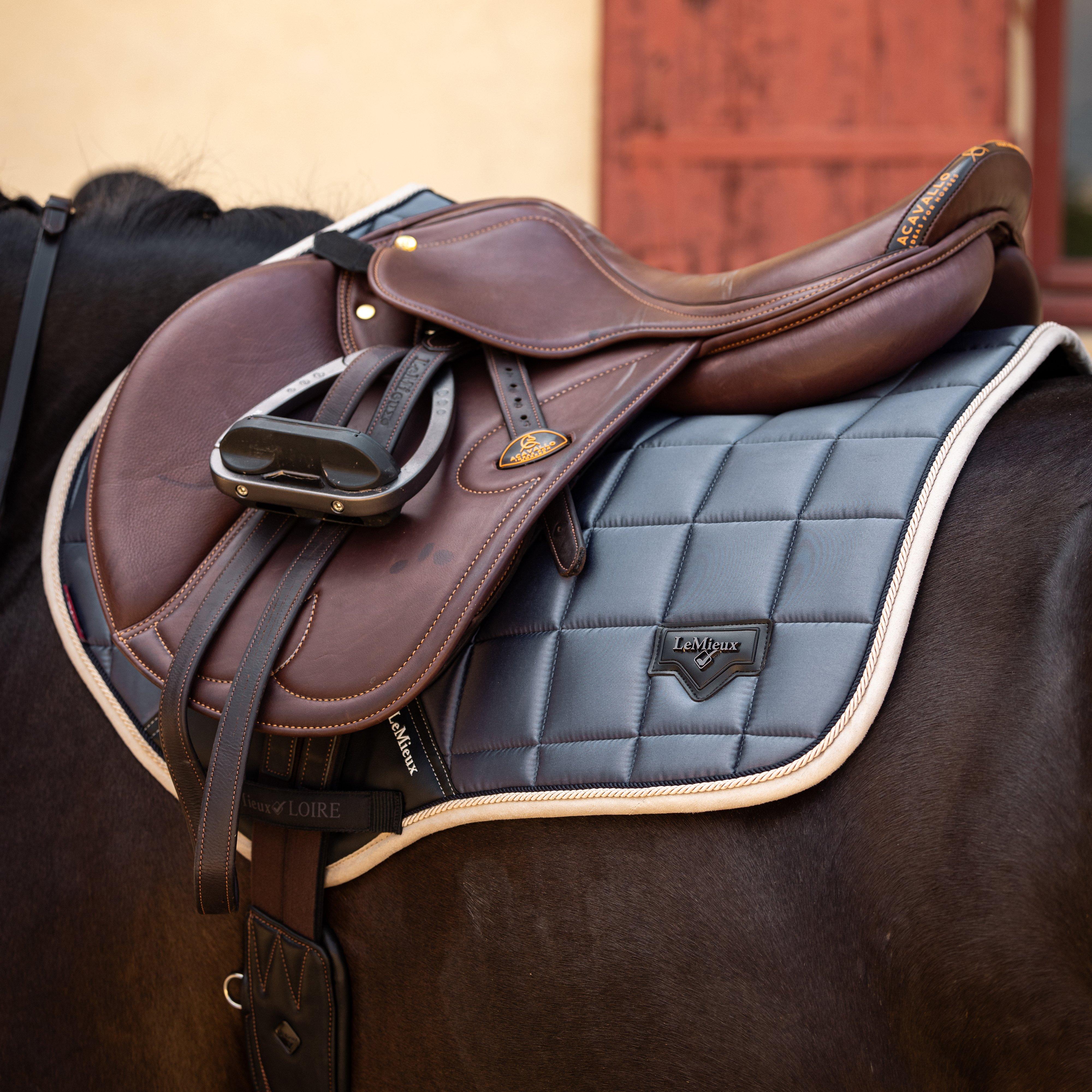 Loire Classic Close Contact Saddle Pad Jay Blue - Image 2