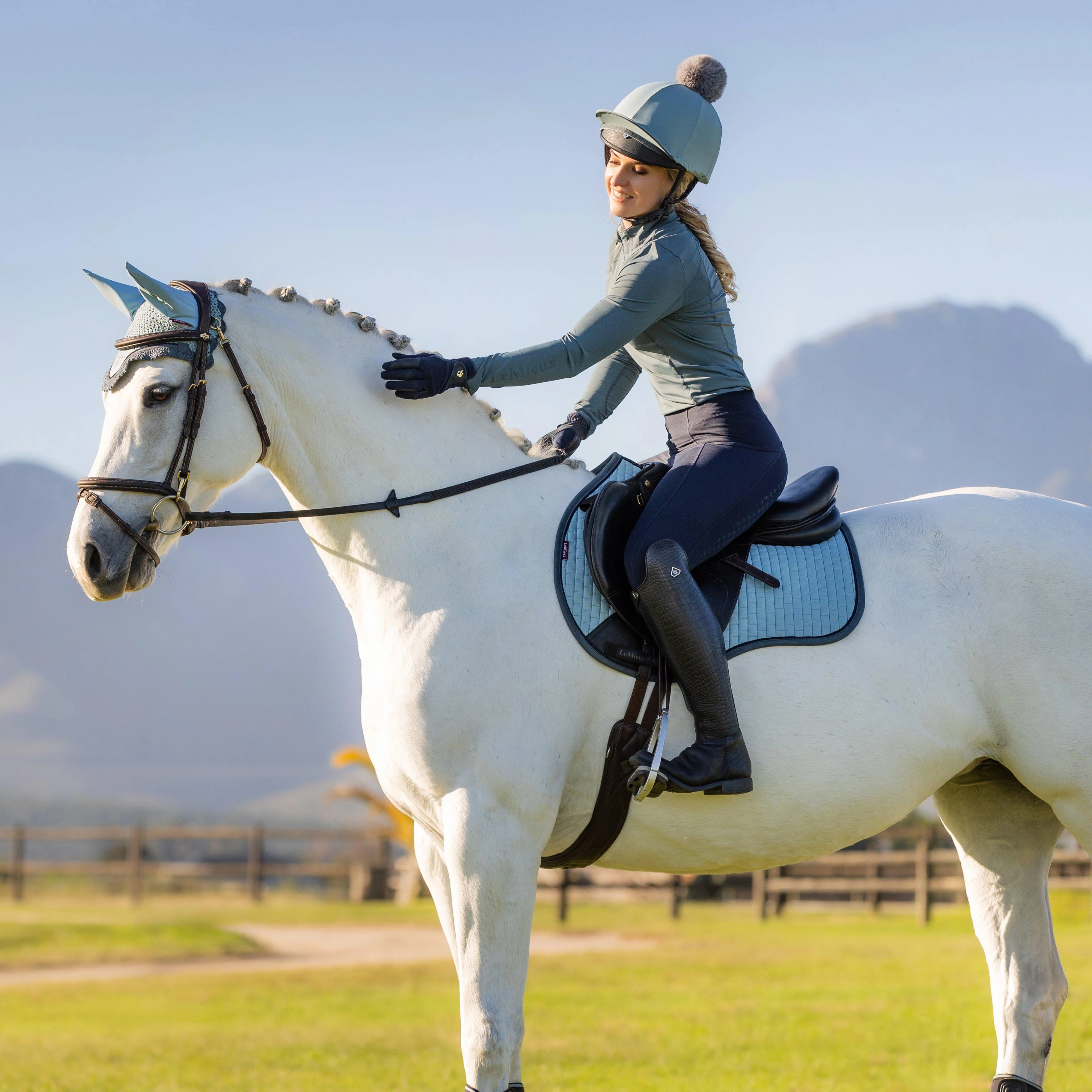 Suede GP Saddle Pad Glacier - Image 7