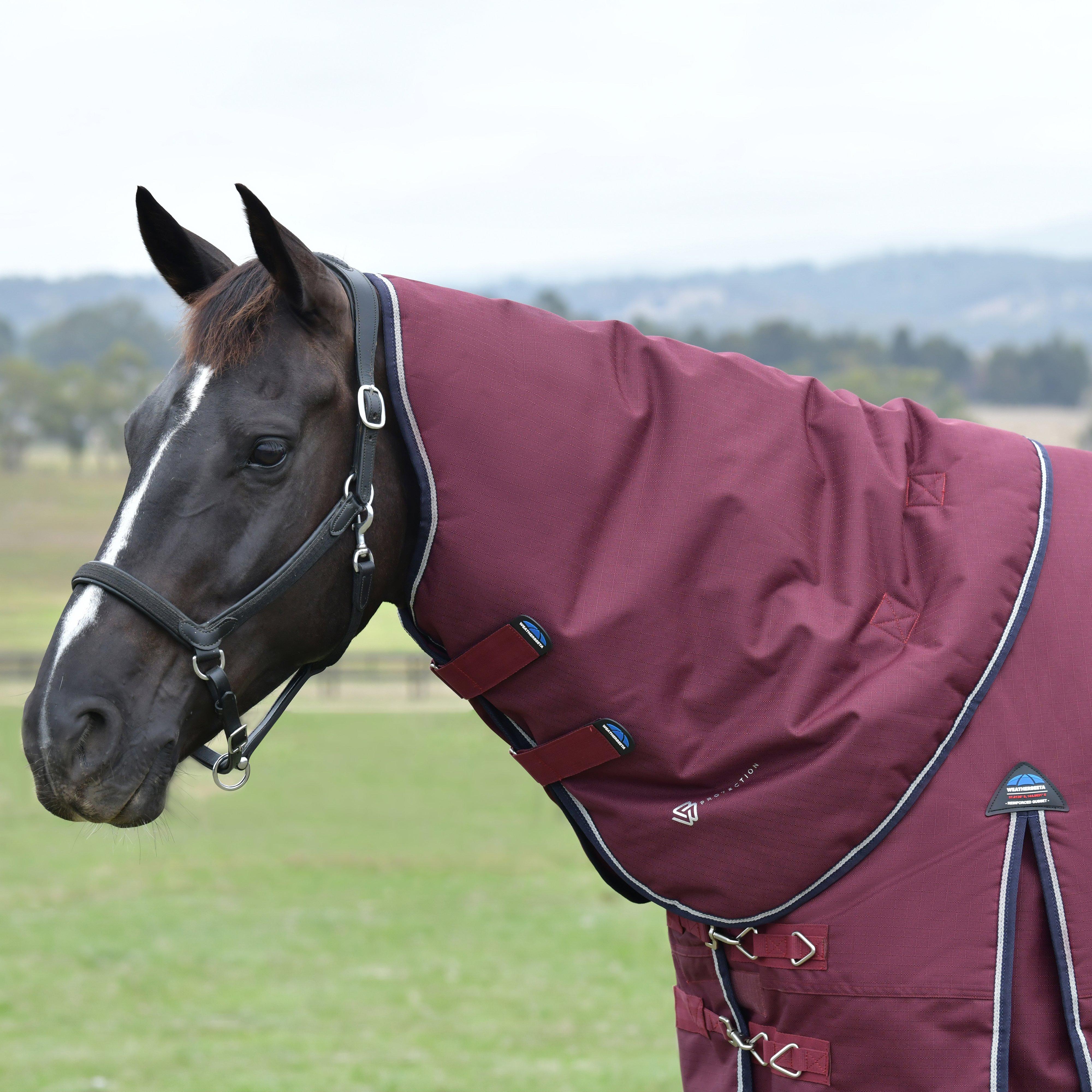 ComFiTec Essential Detach-A-Neck 220g Turnout Rug Burgundy - Image 2