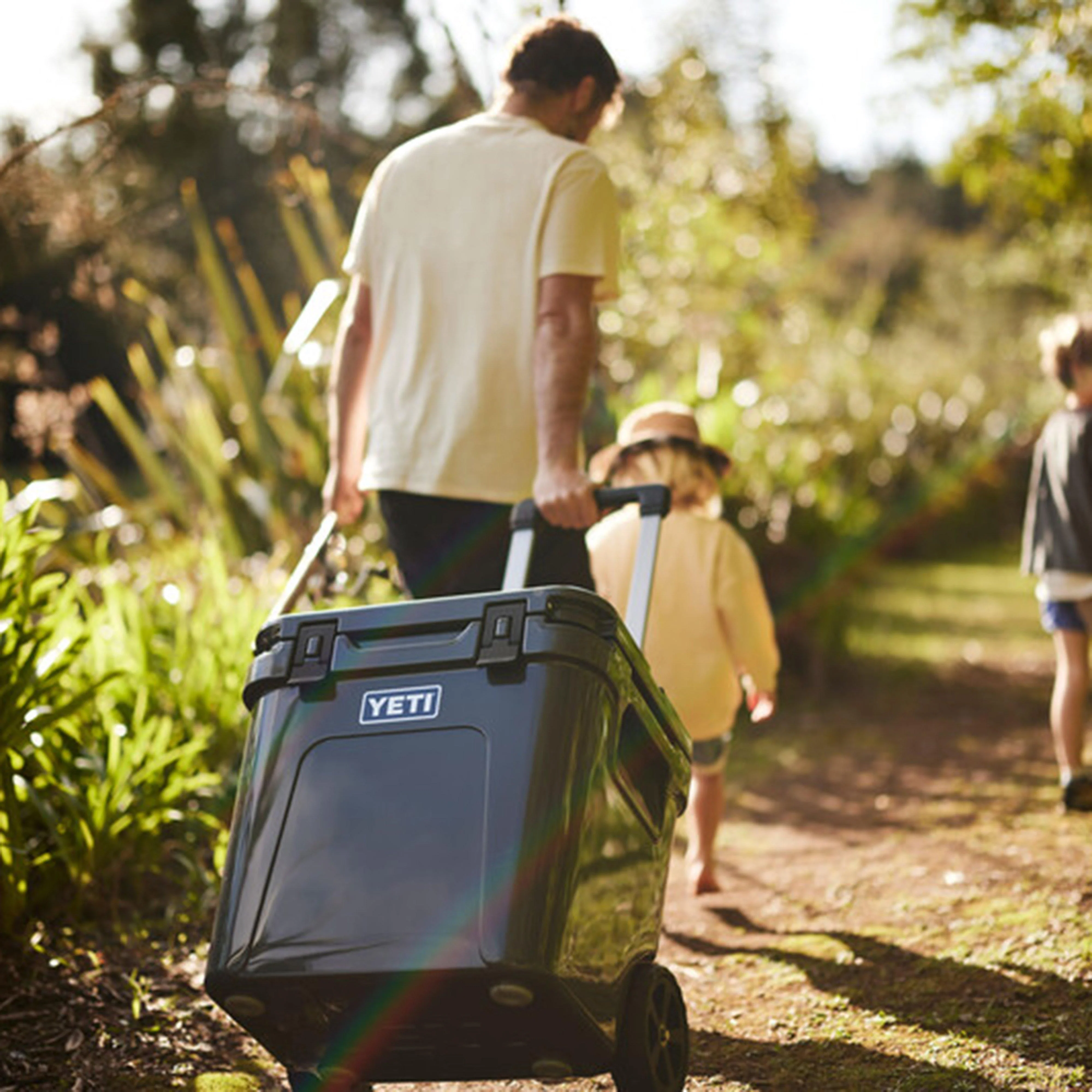Roadie® 48 Wheeled Cool Box - Image 8