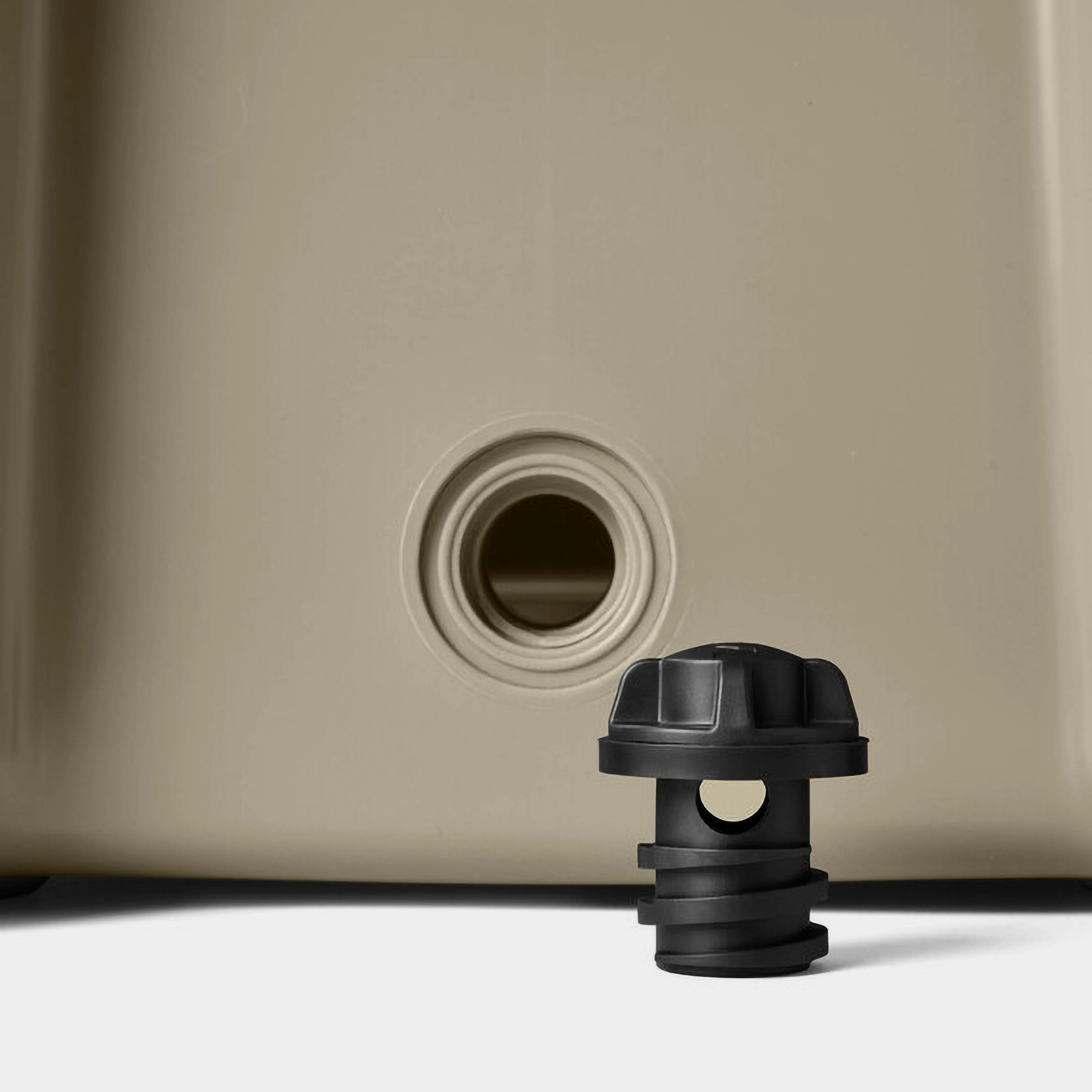 Tundra® 35 Cool Box - Image 5